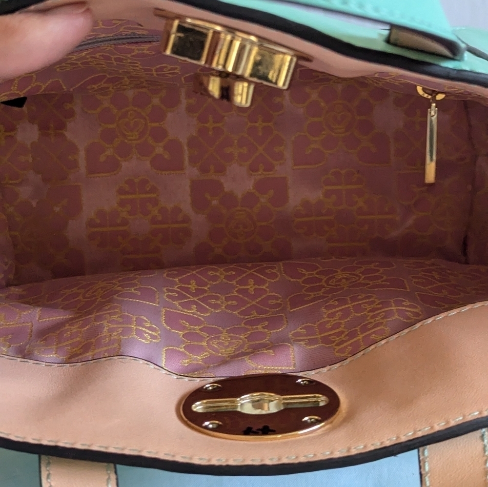 Femme de Cupcakes Purse - Picture 6 of 7